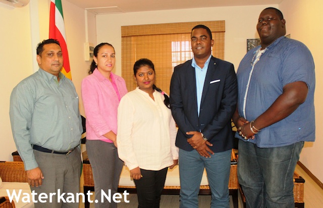 Jeugdparlement Suriname bezoekt minister