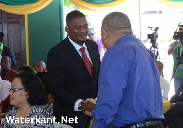 Minister Volksgezondheid Suriname bij Staatsziekenfonds