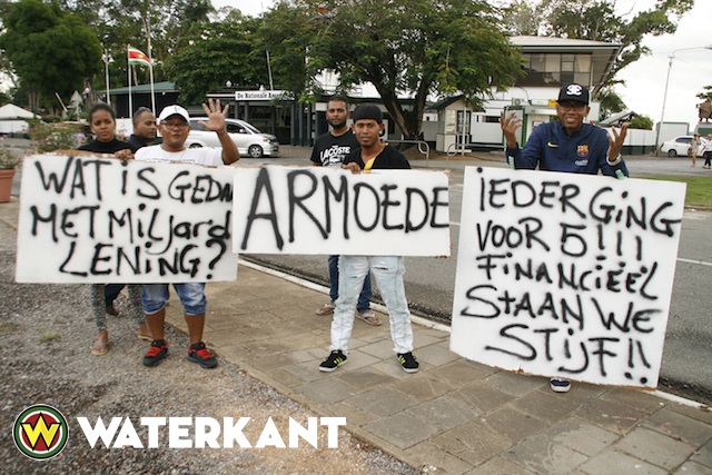 Student start protestactie in Suriname