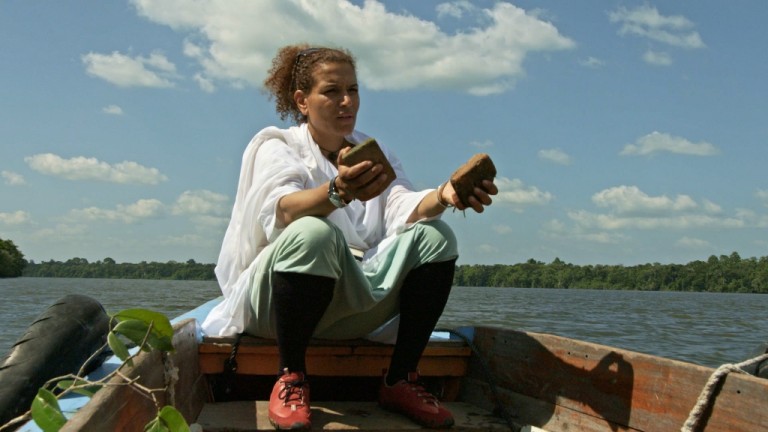 Lucia Rijker in Suriname op zoek naar haar Verborgen verleden