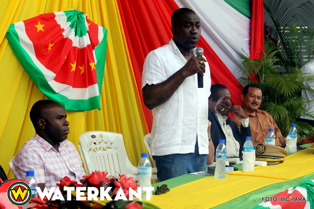 Minister Edgar Dikan bezoekt districten Suriname