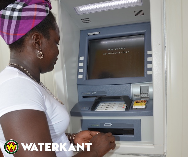 Eerste geldautomaat (ATM) in binnenland Suriname