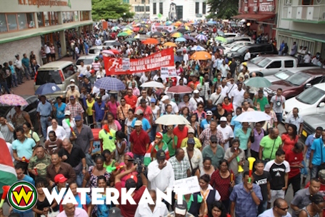 [FOTO’S] – Protesterende Surinamers willen actie regering