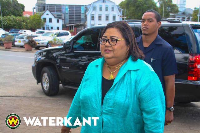 Suriname’s minister van Justitie & Politie moet weg