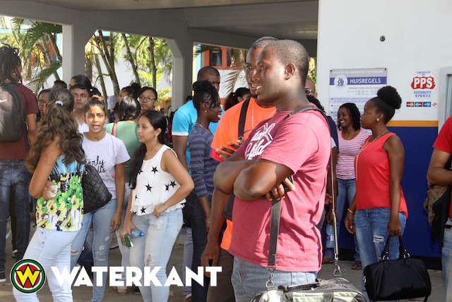 Studenten Universiteit van Suriname voeren actie
