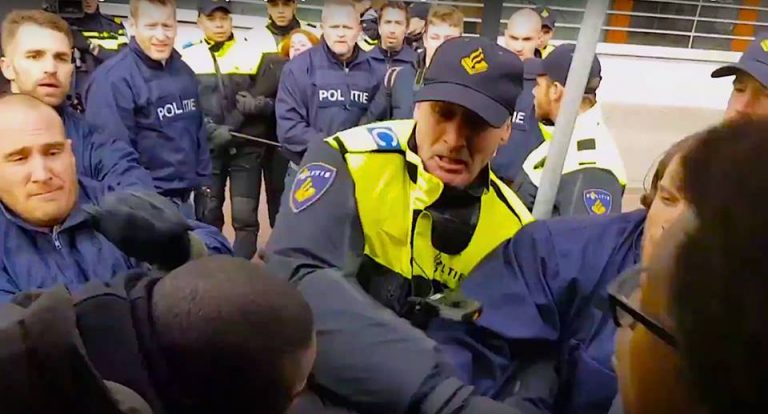 Facebook verwijdert film gewelddadig politieoptreden