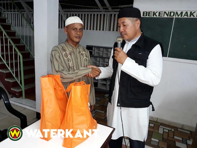 VHP doneert voedselpakketten aan moskeeën