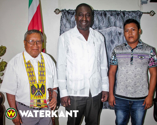 Stamhoofd Trio Inheemsen bij minister