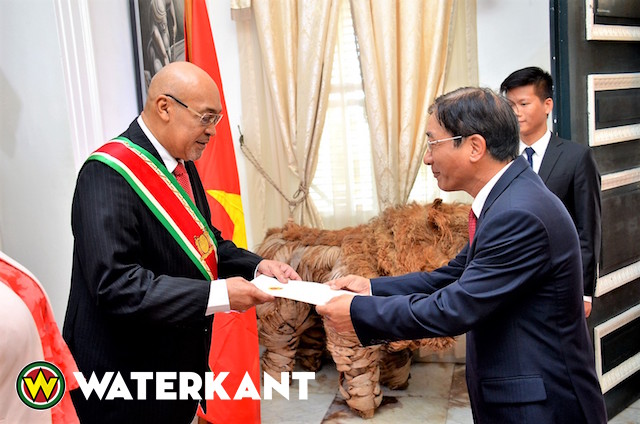 Nieuwe ambassadeurs Vietnam en Azerbaijan in Suriname