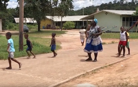 Voorlees project 'Leisi Fu Sabi' in Suriname
