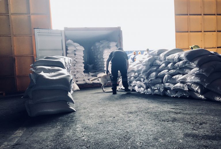 Fransen melden rijstlading uit Suriname met cocaïne