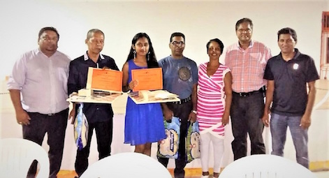 Huldiging jeugdige damkampioenen in Suriname