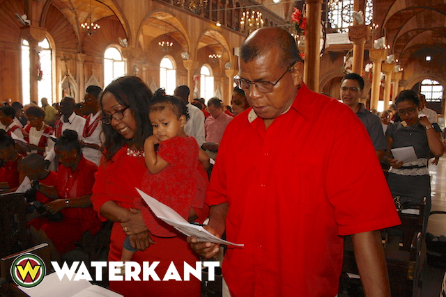 Kerstviering in Kathedrale Basiliek van Sint Petrus en Paulus Suriname