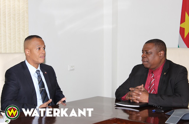 Ambassadeur vraagt aandacht voor status Haïtianen in Suriname
