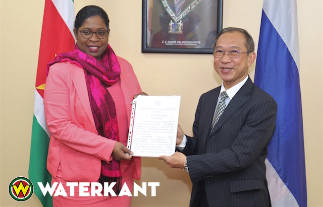 Thaise ambassadeur in Suriname biedt geloofsbrieven aan