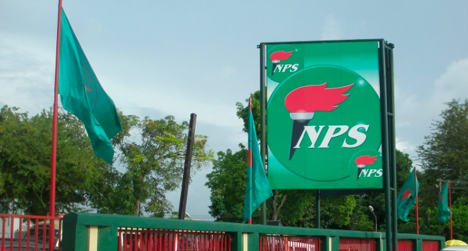 Onbekenden verbranden vlag Nationale Partij Suriname