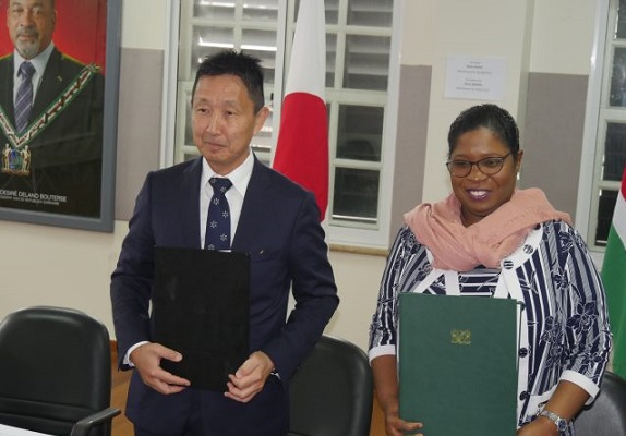 Japan schenkt NCCR Suriname 1.8 miljoen US$ aan goederen