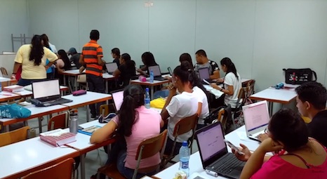 Nieuwe technologie in onderwijs slaat ook aan in Suriname