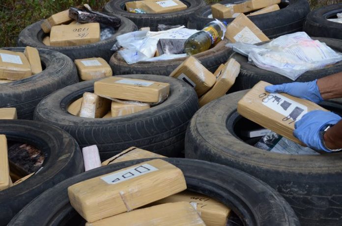 Politie Suriname publiceert foto's vernietigde drugs