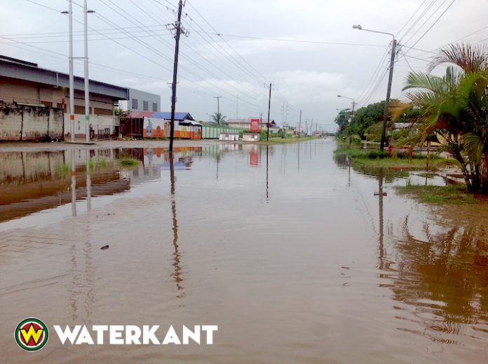 Regen en wateroverlast in Suriname duren voort