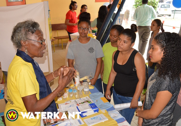 Mini Verloskunde Beurs in Suriname