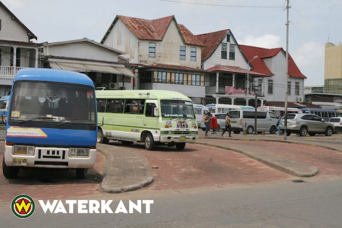 NVB-bussen en boten voeren woensdag actie in Suriname