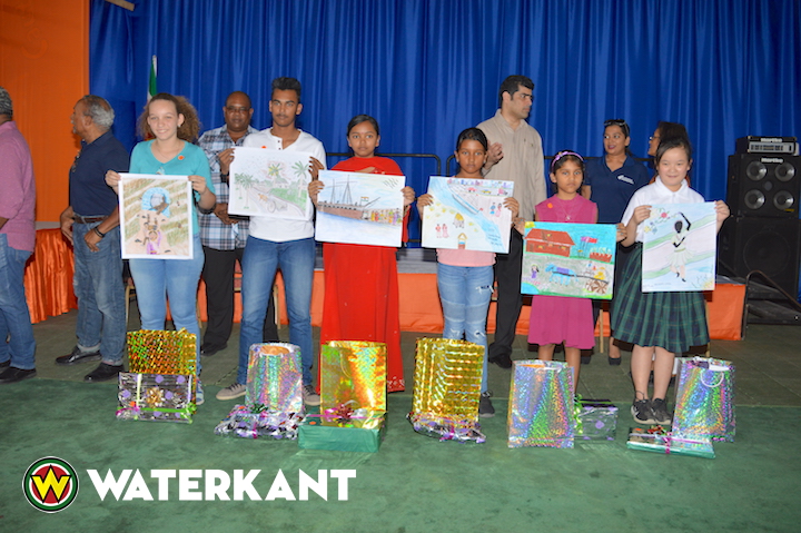 Winnaars kindertekenwedstrijd over Hindoestaanse Immigratie in Suriname