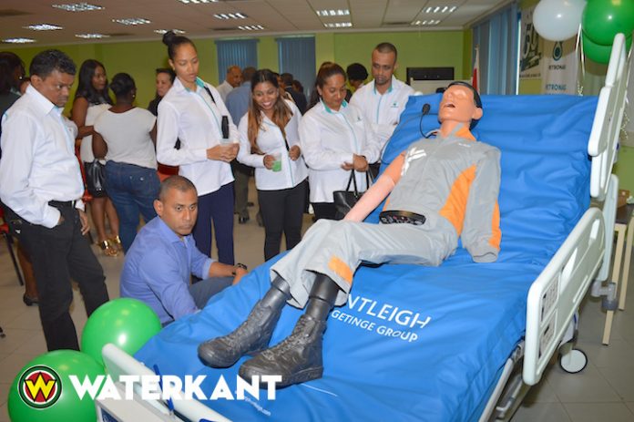 Donatie van Petronas Suriname voor Academisch Ziekenhuis Paramaribo
