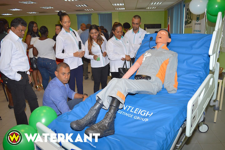 Donatie van Petronas Suriname voor Academisch Ziekenhuis Paramaribo