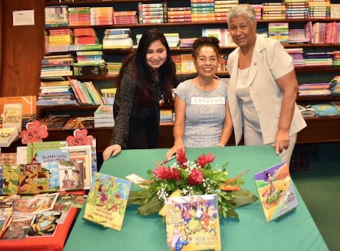 Minister Ferrier blij met Surinaamse kinderboeken