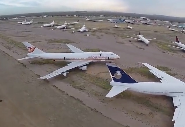Vliegtuig uit Suriname gespot in filmpje over vliegtuigen in woestijn