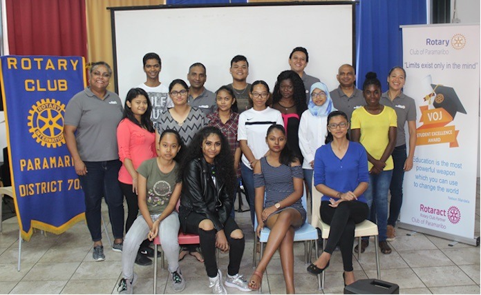 VOJ Student Excellence Award 2018 in Suriname uitgereikt