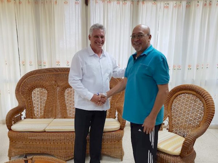 Cubaanse president bezoekt president Suriname in het ziekenhuis