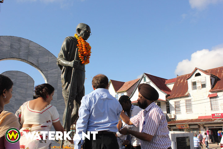 Herdenking 149ste geboortedag Mahatma Gandhi in Suriname