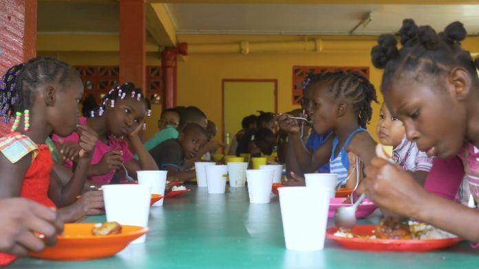 Viering 100-jarig bestaan Kinderhuis Leliëndaal in Suriname
