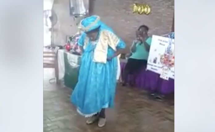 Filmpje: Oma in Suriname viert 100ste verjaardag al dansend
