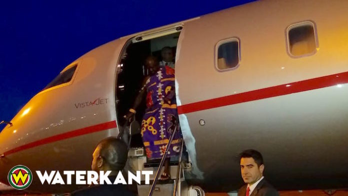 Ashanti koning Osei Tutu uit Ghana aangekomen in Suriname