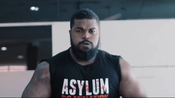 Powerliftingkampioen uit Suriname klaar voor WWE-try-out in Chili