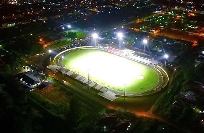 Dure ledverlichting in stadion Suriname laat het afweten tijdens wedstrijd