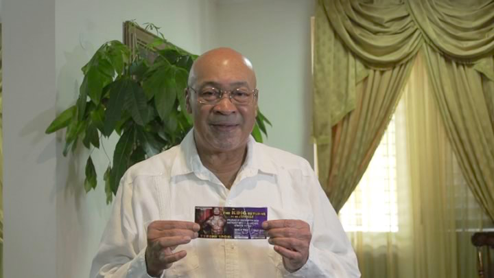 Bouterse koopt eerste kaartje voor titelgevecht Tyrone Spong in Suriname