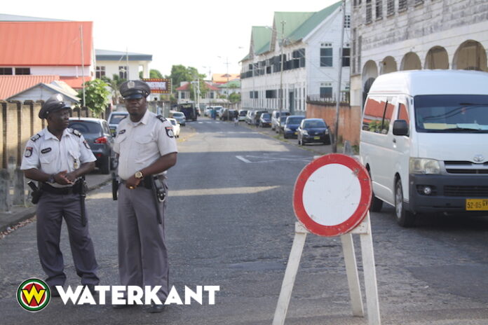 Politie Suriname gaat 'roadblocks' inzetten vanwege extra veiligheid tijdens feestdagen