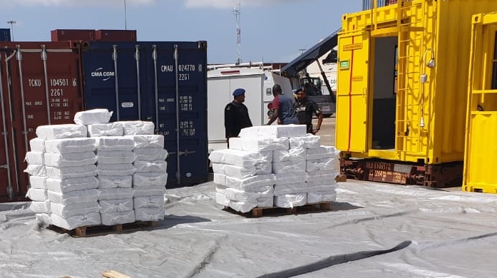 Telegraaf: 'Geen 2.344 kilo maar 4.850 kilo cocaïne in rijstcontainers Suriname'