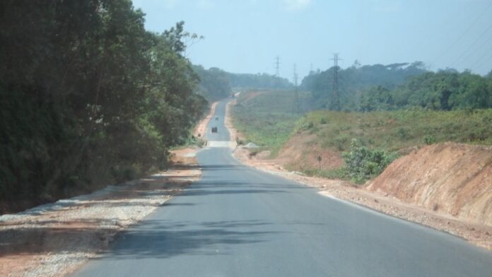 Verkeersdode bij zware aanrijding op de Afobakaweg in Suriname