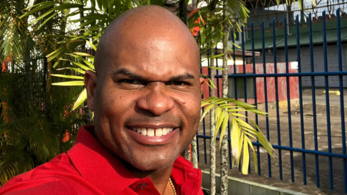 Roué Verveer in juli na vier jaar terug met one-man show in Suriname