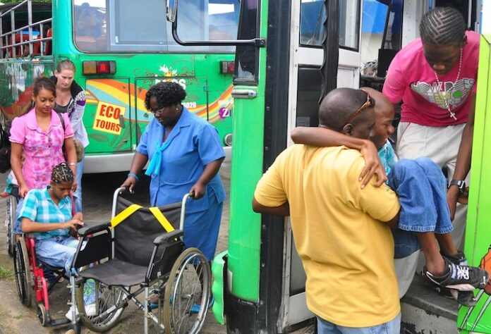 Launch van 'Wan Okasi' Zorgvervoer in Suriname voor mensen met beperking