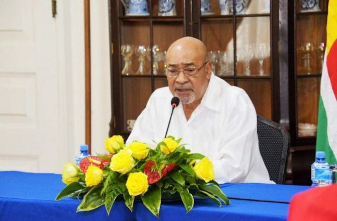 Surinaamse president voert overleg werkverdeling prioriteitsgebieden