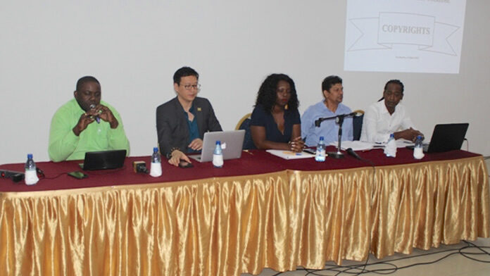 Meeting ministerie met muziekindustrie Suriname over auteursrechten en royalties innen