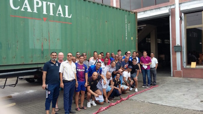 Vriendengroep 'Himmat' stuurt voor de 15e keer container naar Suriname