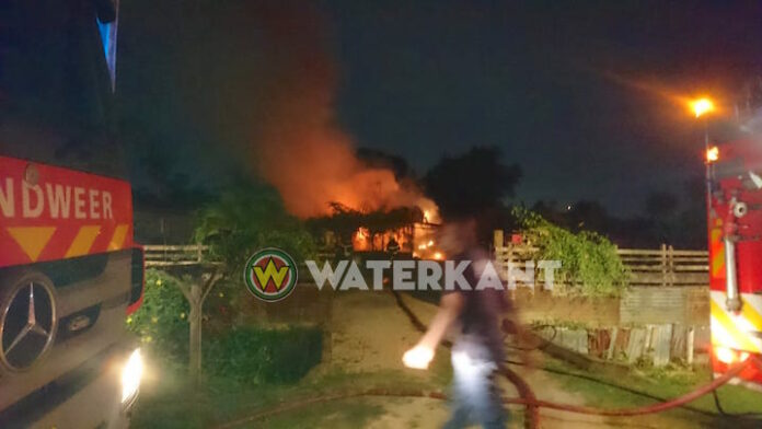 Houten woning volledig afgebrand in Suriname