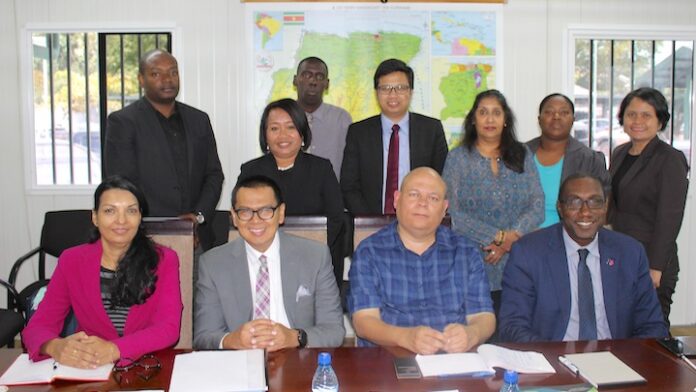 Diplomatieke Instituten Suriname en Indonesië werken samen